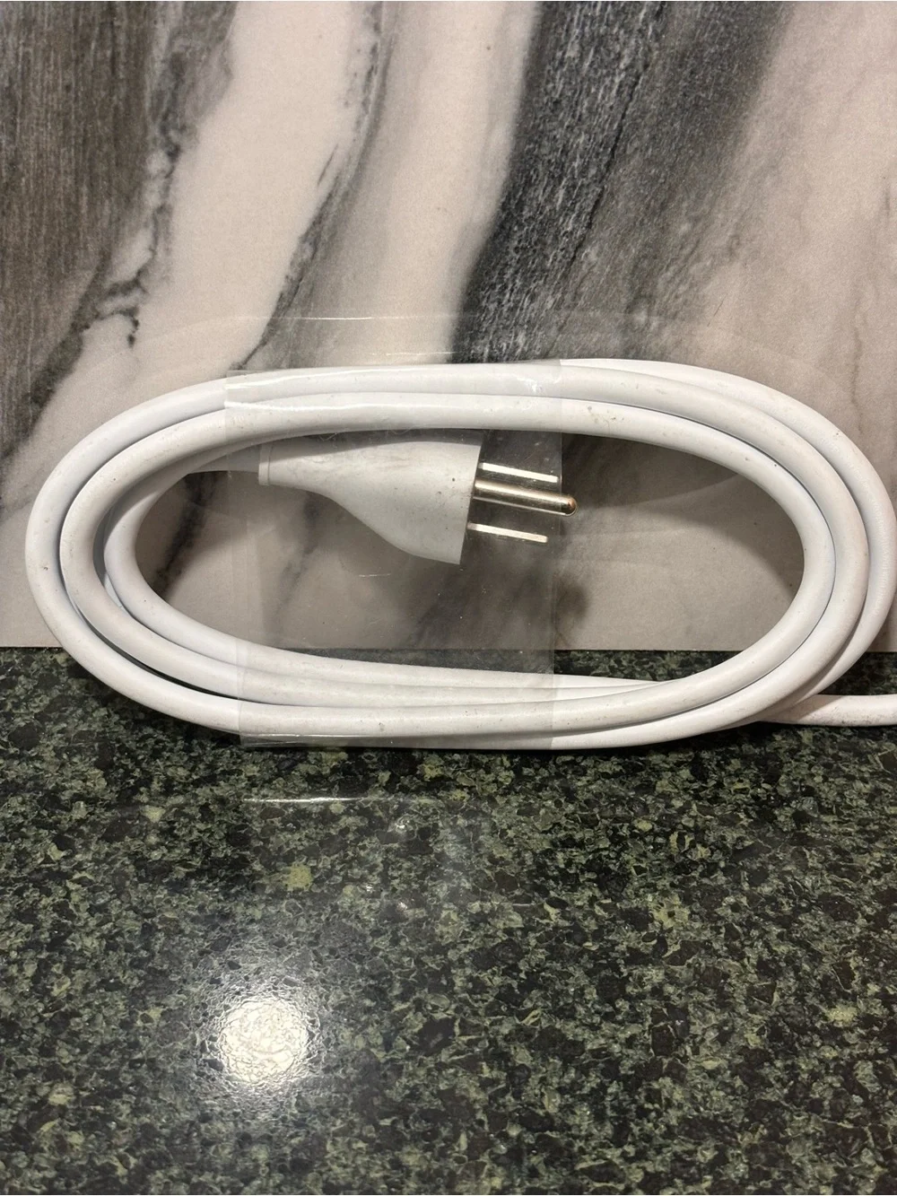 Apple White Magnetic Power Cable with Right-Angle Connector